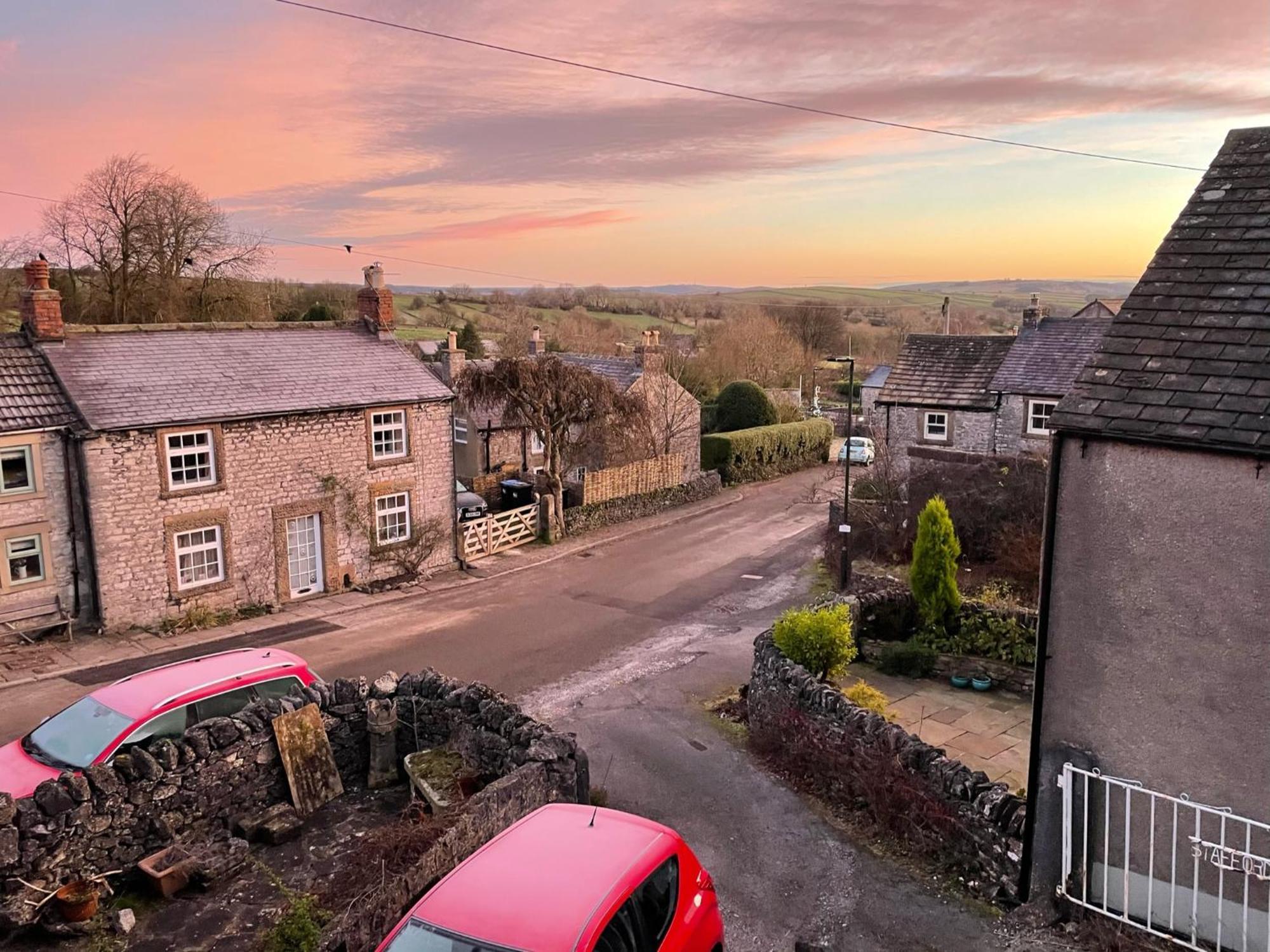Muddy Paws Cottages - The Nook Taddington Exterior foto