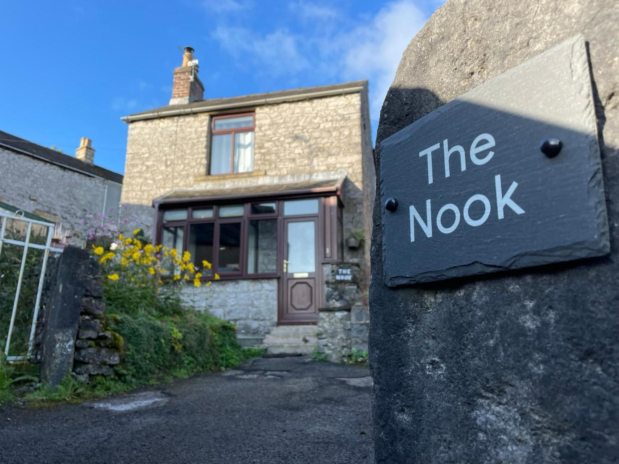 Muddy Paws Cottages - The Nook Taddington Exterior foto