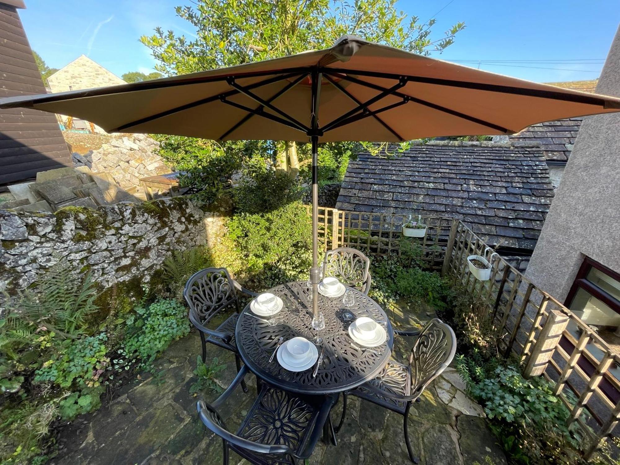 Muddy Paws Cottages - The Nook Taddington Exterior foto